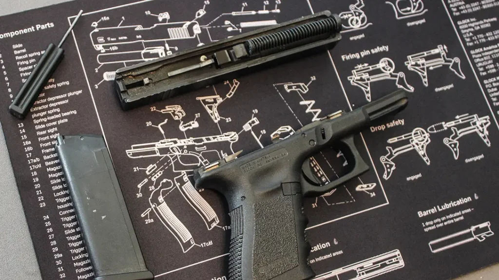 The Glock 17 has a simple design.