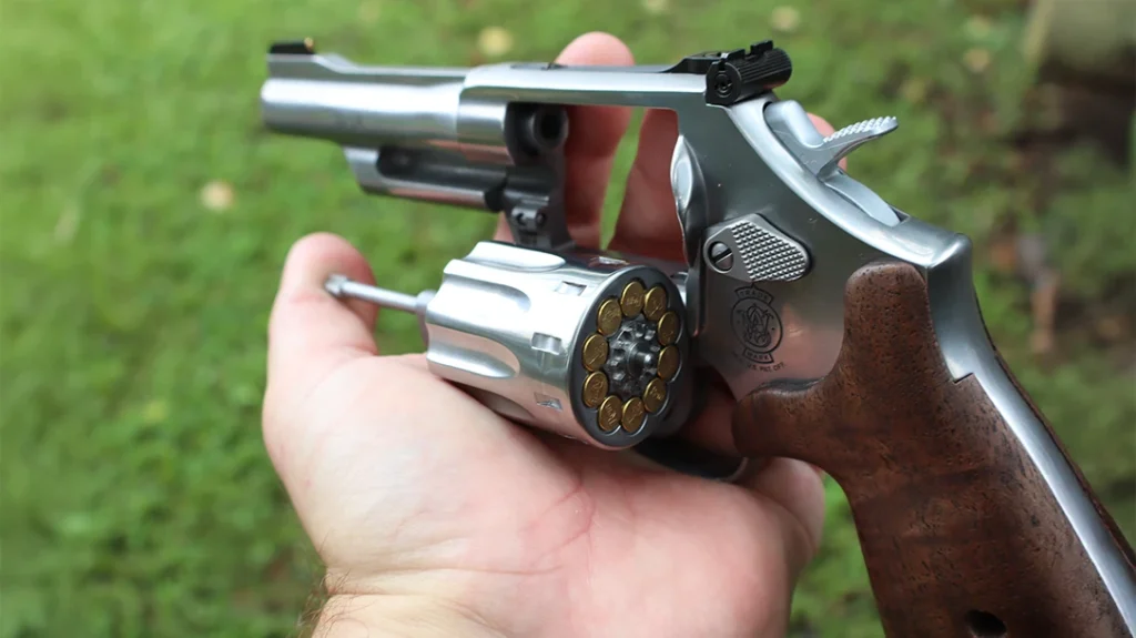 As with all modern Smith & Wesson revolvers, the cylinder of the 617 rotates counterclockwise.