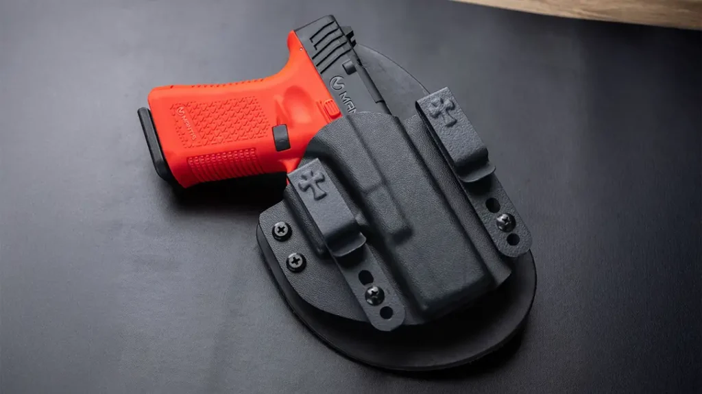 With its Glock 17 Gen5 form, it was easy to find a holster for it.