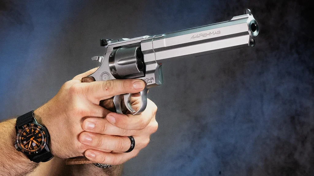 The Spohr N670 uses a polygonal barrel profile beneath a shroud that you&rsquo;d need to be told is two pieces.