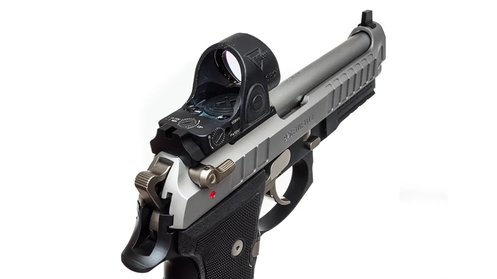 The first and most noticeable feature is the Inox slide and Inox barrel that contrast sweetly with the Beretta 92G Elite LTT II’s black aluminum frame.