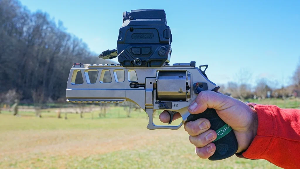 The author decided to mount the Holosun DRS-TH optic, which has both a daytime red dot and a 256x192 thermal sensor.